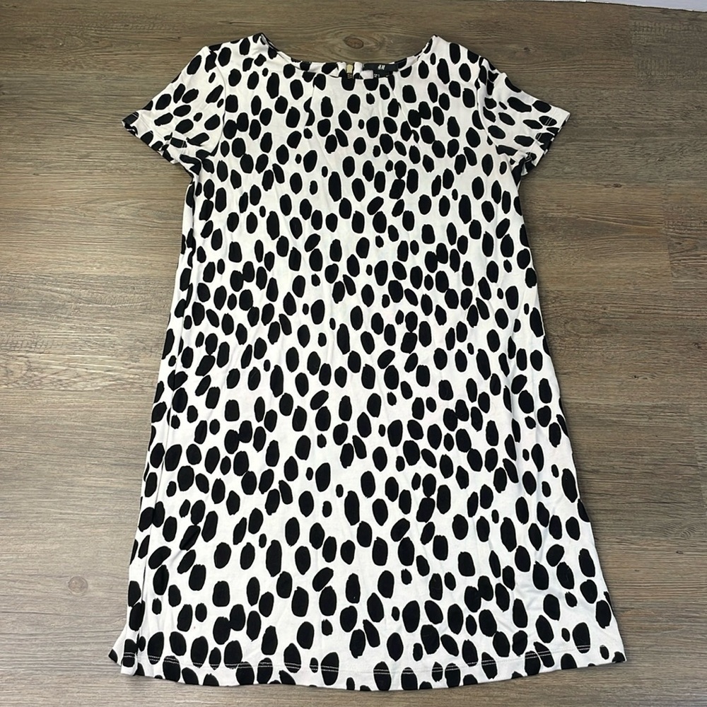 H&M Women’s Black and White Dalmatian Print Short Sleeve Dress, size Small
